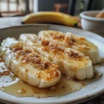 Close-up of a golden-brown Crepioca de banana with cinnamon, showcasing sliced bananas on top.