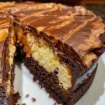 Bolo de rolo de goiabada em uma apresentação lateral.