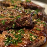 Costelas de carne grelhadas com mel e alho.